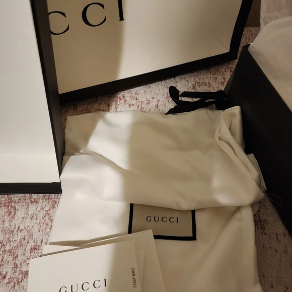 Gucci Women's White Sneakers with Embroidery Floral Design - Picture 6 of 9